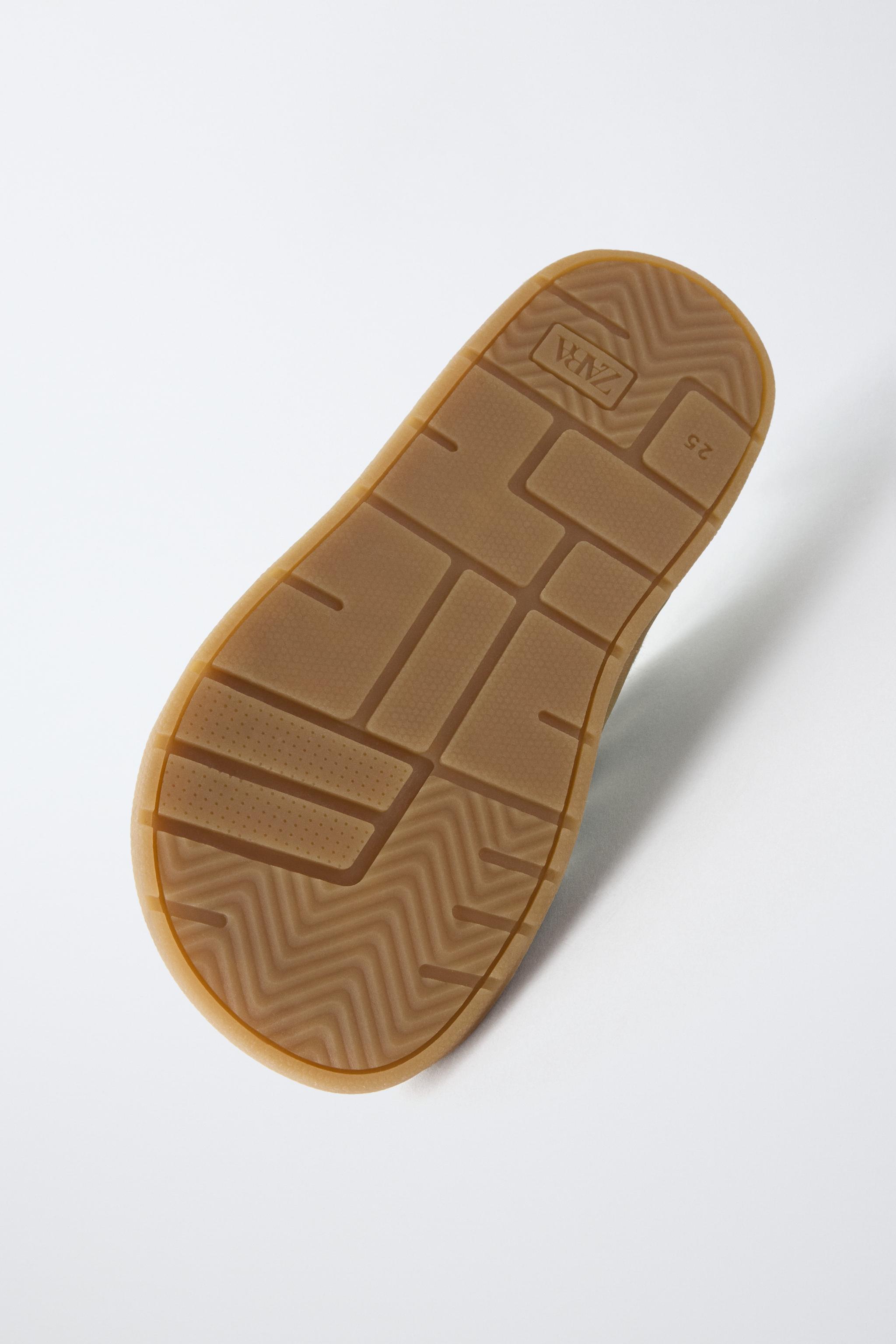 BAREFOOT SNEAKERS